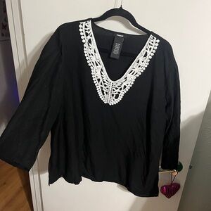 💝 XXL/2X Premise Black Blouse with White Crochet V-Neck